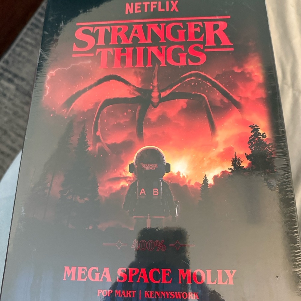 400% Mega Space Molly “Stranger Things”  open box. - Picture 2 of 5